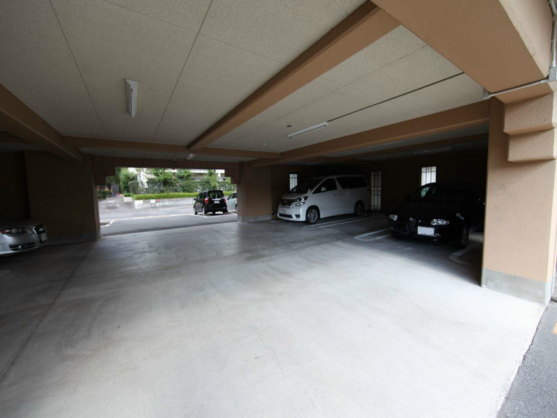グレイス17 敷地内平面駐車場