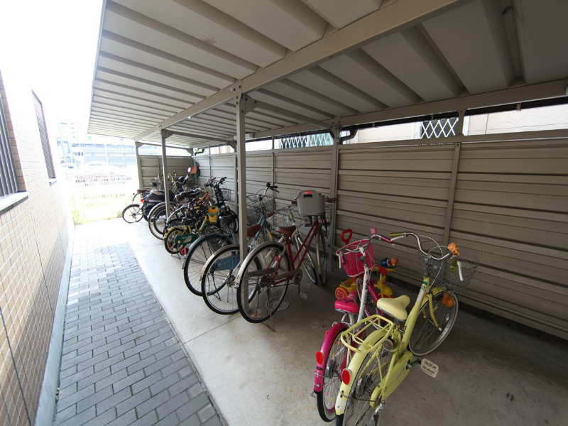 グレイス17 屋根付き駐輪場