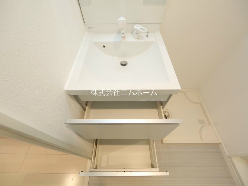ＢｅｌｌＢｏｘ 脱衣所　独立洗面台（シャンプードレッサー）同型写真