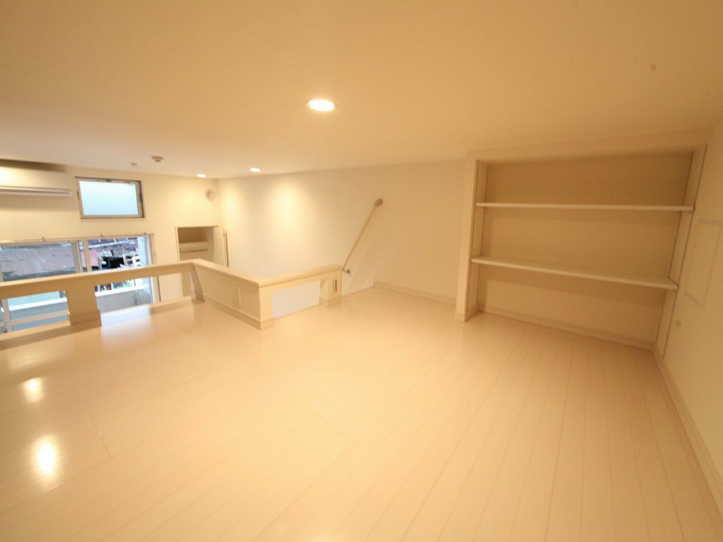 アーク東海通 ロフト6帖（収納でもお部屋でも使えます）