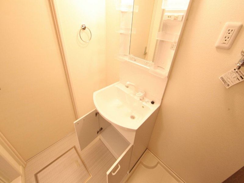 アーク東海通 脱衣所　独立洗面台（シャンプードレッサー）洗濯機用意できます