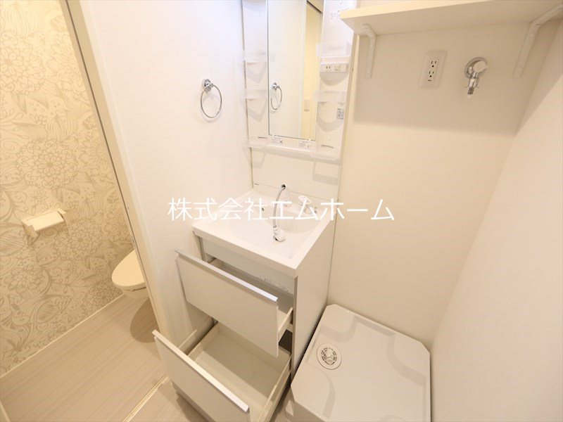 ハーモニーテラス児玉 脱衣所　独立洗面台付（シャンプードレッサー付）　同仕様写真