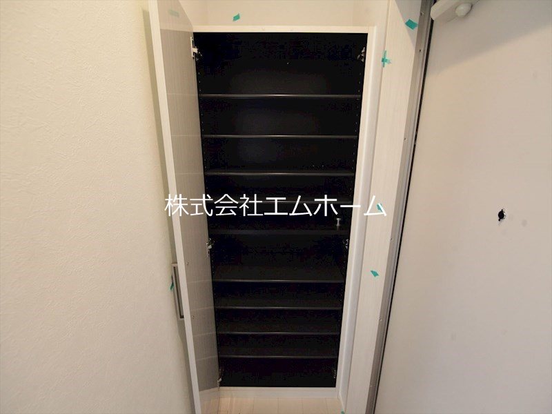 ハーモニーテラス二番Ⅵ 玄関　シューズボックス付（姿鏡付き）　同型写真