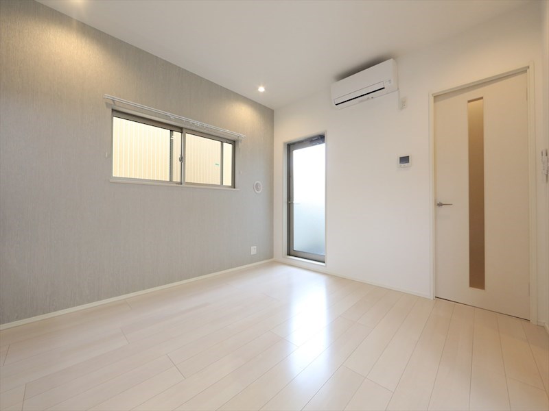 Ｌａ　Ｐｒｅｍｉｅ’ｒｅ ＬＤＫ9.9帖　2面採光　システムキッチン　エアコン完備
