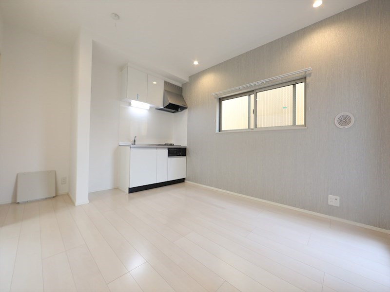 Ｌａ　Ｐｒｅｍｉｅ’ｒｅ ＬＤＫ9.9帖　2面採光　システムキッチン　エアコン完備