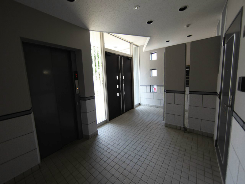 グランシャリオ本陣 エントランス　エレベーター付き