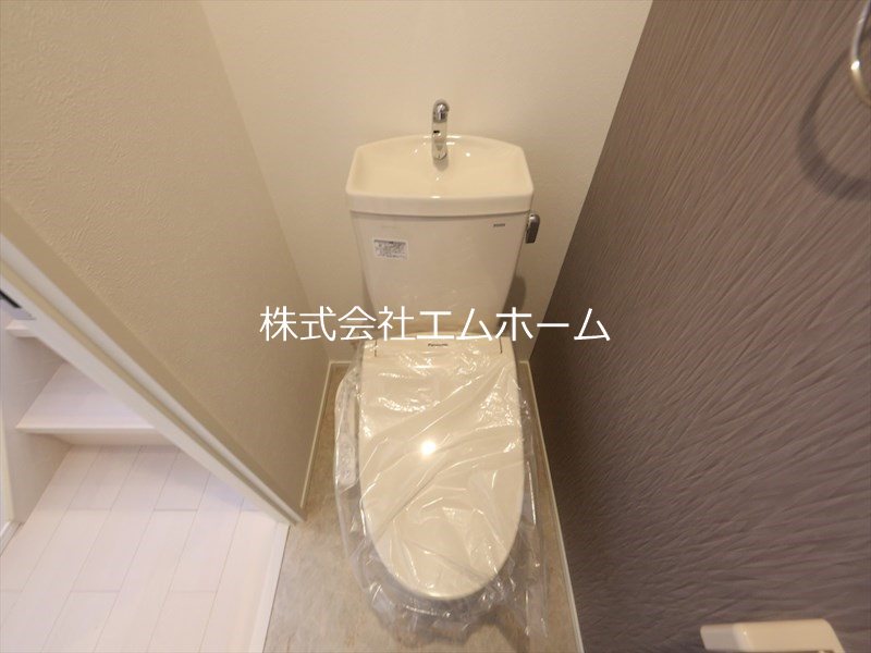ハーモニーテラス井の森町 温水洗浄暖房便座付トイレ　同型写真