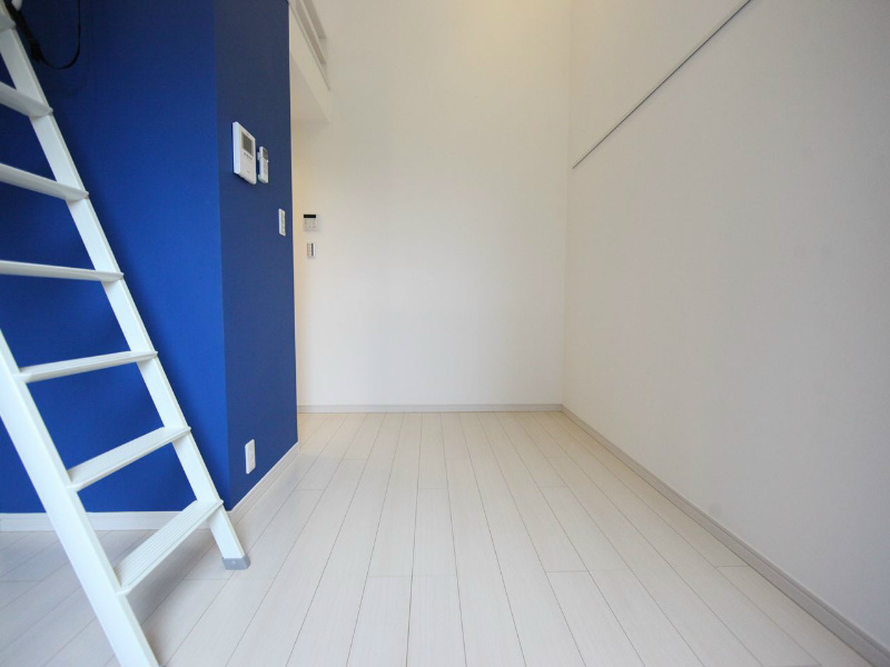 エミアス熱田 洋室8帖　ロフト4.5帖（収納でもお部屋でも使えます）
