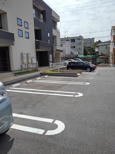 レルム・ダイキ 駐車場