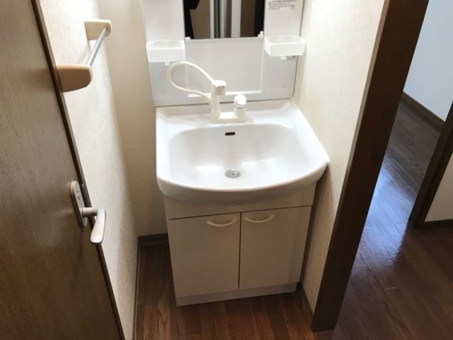サンパークⅡ 脱衣所　独立洗面台（シャンプードレッサー付）収納スペース有