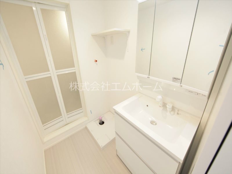 クレスト高畑 脱衣所　独立洗面台（シャンプードレッサー付）同型写真
