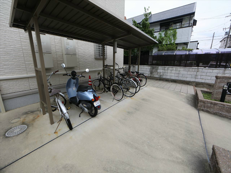 キャッスル大幸 屋根付駐輪場