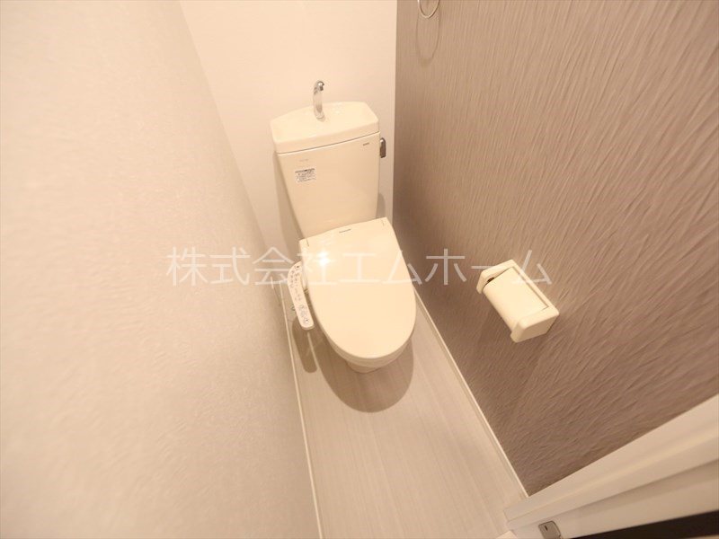 ラウレア平針 温水洗浄暖房便座付トイレ　同型写真
