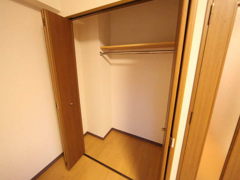 オーキッドビル白鳥 クローゼット付（収納充実してます）