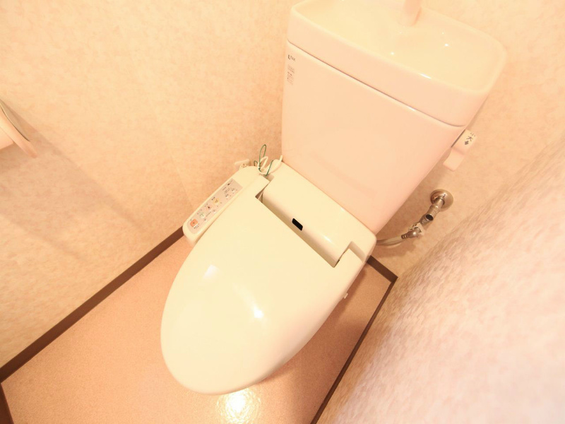 オーキッドビル白鳥 温水洗浄暖房便座付トイレ　窓付（換気良好）