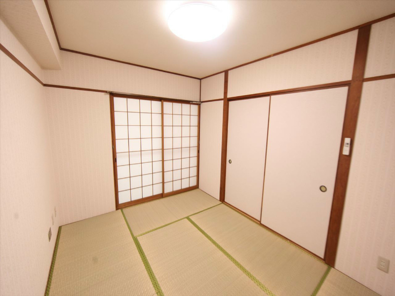 メゾン黄金 和室　6帖　部屋を繋げて使えます