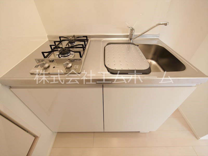 （仮称）ハーモニーテラス中杉町二丁目Ａ システムキッチン（ガス2口コンロ付）同型写真