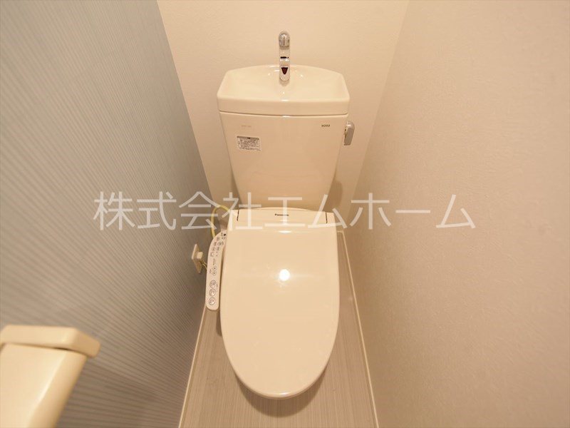 （仮称）ハーモニーテラス中杉町二丁目Ａ 温水洗浄暖房便座付トイレ　同型写真