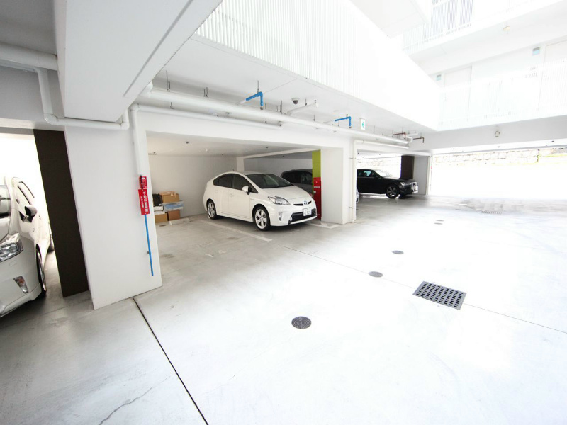 ＲＩＶＯ瑞穂公園（リーヴォ瑞穂公園） 敷地内平置駐車場　屋根付駐車場もあり