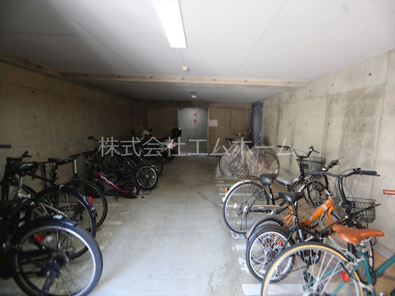 フォンテーヌナウ 屋根付駐輪場