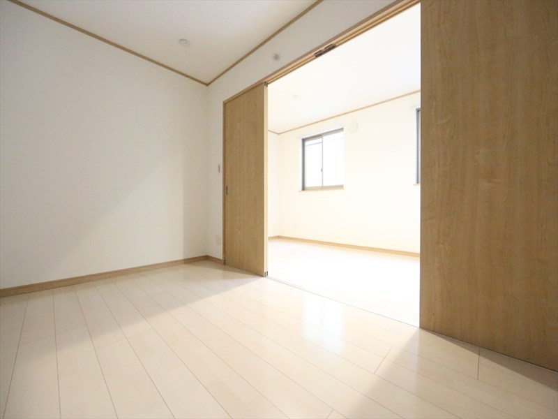 アメニティ幅下 ＬＤＫ12.3帖　洋室5.5帖　つなげても仕切っても使えます