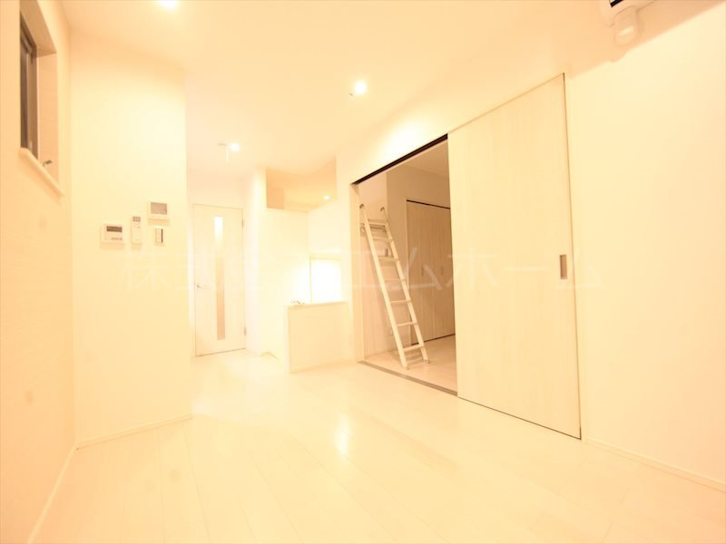 ハーモニーテラス寺崎町 ＬＤＫ8帖　洋室3.7帖　ロフト3.7帖　同型写真