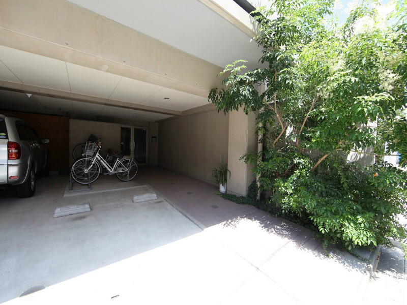 クレサス千種.m 屋根付き駐輪場