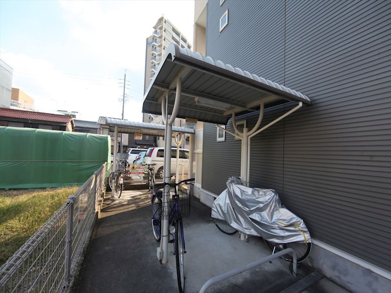 Ｐｒｅｓｓｏ桜館 屋根付き駐輪場