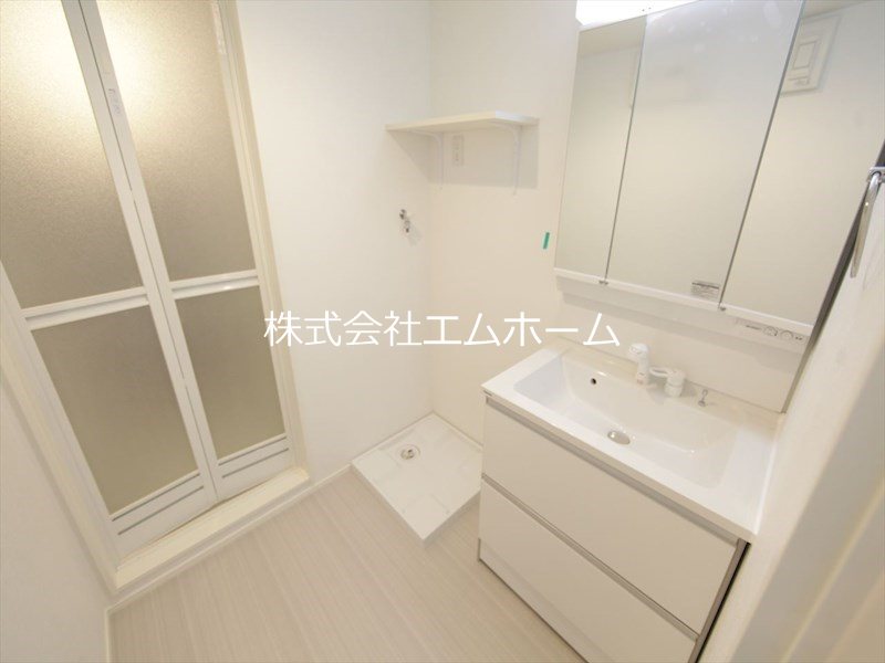ｉーｓｍａｒｔ1 脱衣所　独立洗面台（シャンプードレッサー付）同型写真