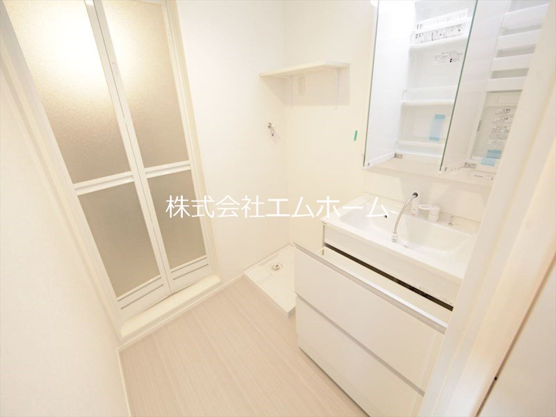 ｉーｓｍａｒｔ1 脱衣所　独立洗面台（シャンプードレッサー付）同型写真
