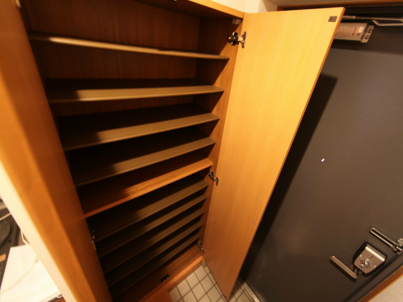 愛知県名古屋市中村区西米野町１丁目 玄関　シューズボックス付（下駄箱充実してます）