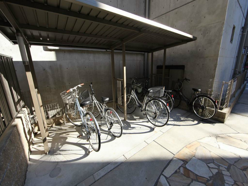 Ｖｅｒｉｔｅ栄（ヴェリテサカエ） 屋根付き駐輪場