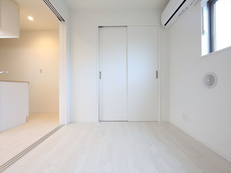 アラベスク ＬＤＫ8.1帖　洋室4.2帖　つなげても使えます　同仕様写真