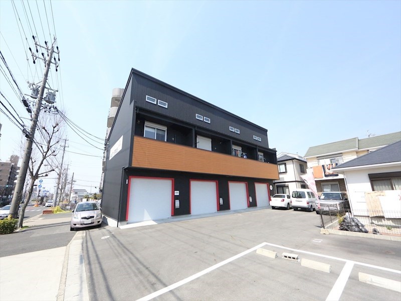 マルチスペース（ガレージハウス） 外観　1Ｆインナーガレージ（シャッター付）1台無料