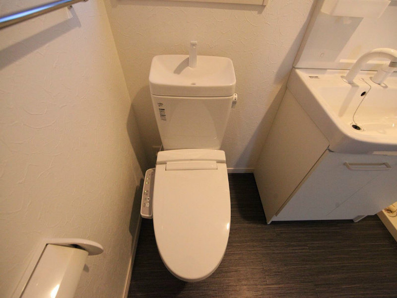 マルチスペース（ガレージハウス） 温水洗浄暖房便座付トイレ