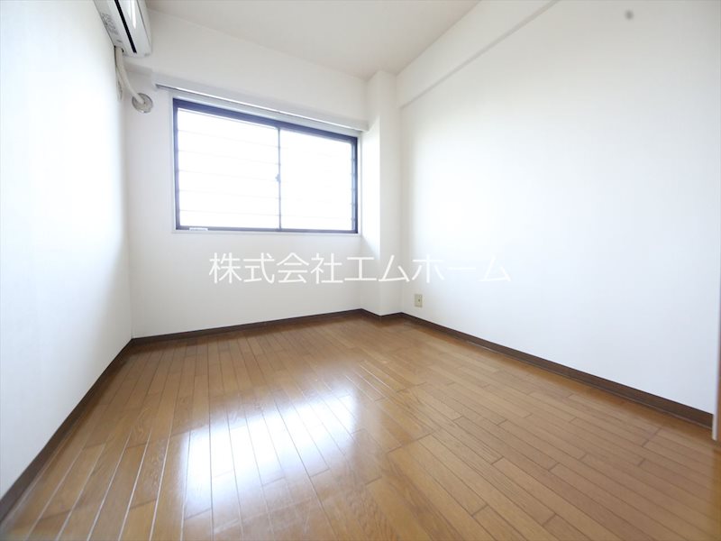 フォンテーヌナウ 北側洋室5.8帖　収納付　窓付（換気良好）