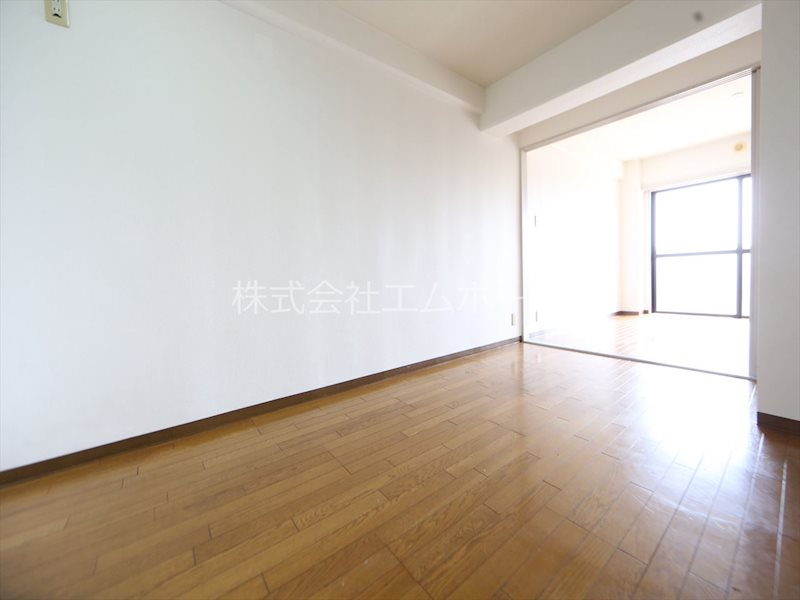 フォンテーヌナウ ＤＫ7.5帖　洋室6.3帖とつなげても仕切っても使えます