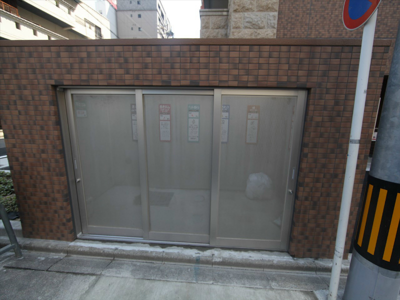 プレサンスロジェ葵 敷地内ゴミ捨て場
