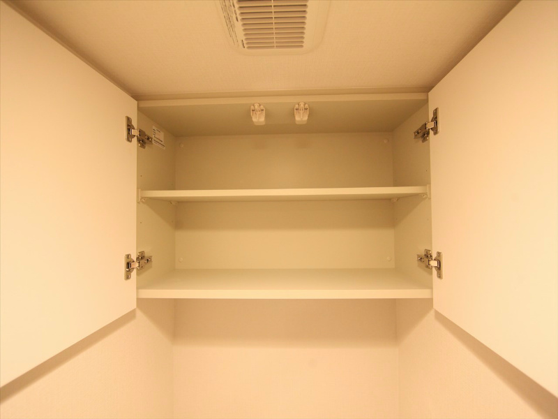 プレサンスロジェ葵 トイレ上部　収納棚