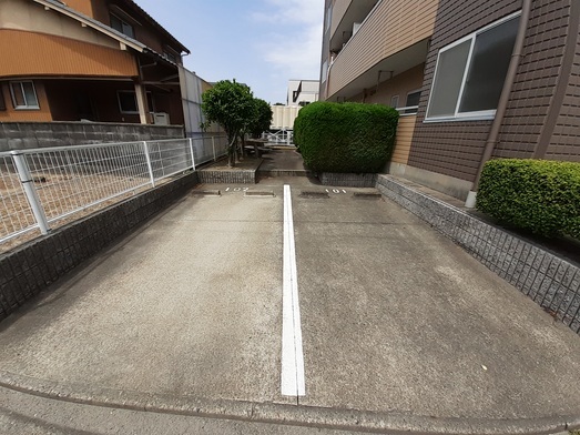 エステート堀越 駐車場