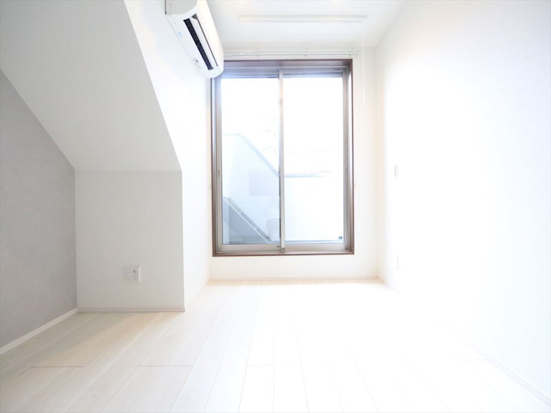 Ｇｒａｎｄｔｉｃ　ｕｎ　ｂｏｎｈｅｕｒ ＬＤＫ9.1帖　エアコン完備　バルコニー
