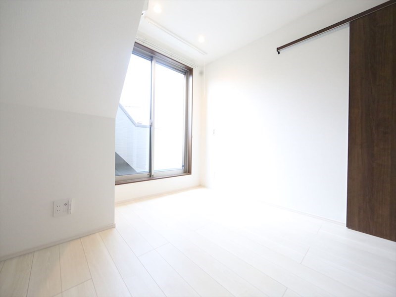 Ｇｒａｎｄｔｉｃ　ｕｎ　ｂｏｎｈｅｕｒ ＬＤＫ9.1帖　エアコン完備　バルコニー