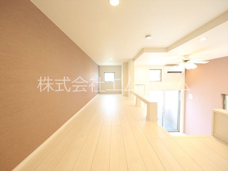 ハーモニーテラス柳田町 上段ロフト6.1帖（収納にも寝室にも使えます）　同型写真