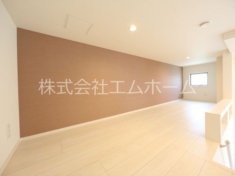 ハーモニーテラス柳田町 上段ロフト6.1帖（収納にも寝室にも使えます）　同型写真