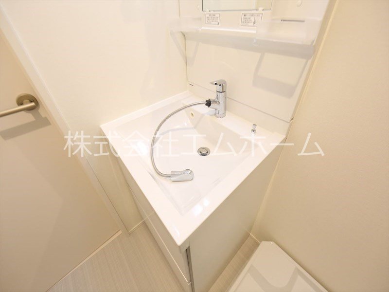 ハーモニーテラス柳田町 脱衣所　独立洗面台（シャンプードレッサー付）　同型写真