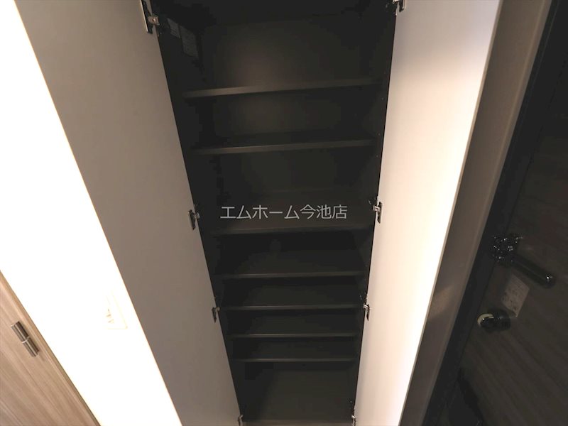 S-RESIDENCE黒川本通一丁目 玄関（シューズボックス完備）