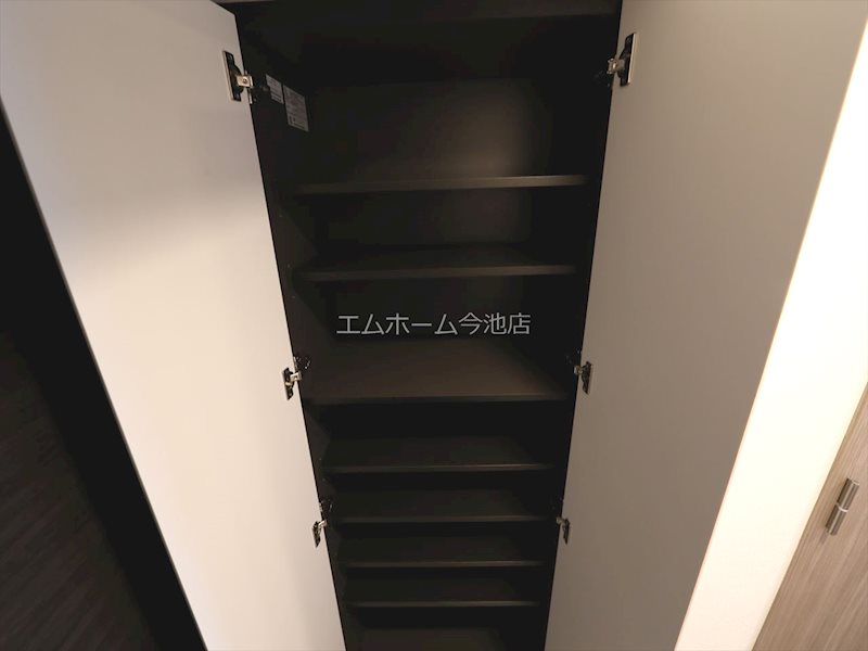 S-RESIDENCE黒川本通一丁目 玄関（シューズボックス完備）