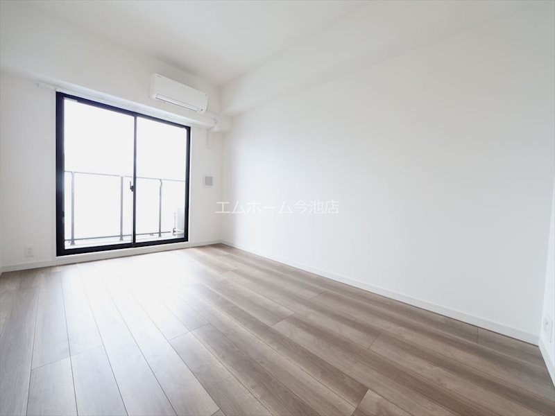 S-RESIDENCE黒川本通一丁目 洋室8.5帖　エアコン完備　バルコニーに面しています