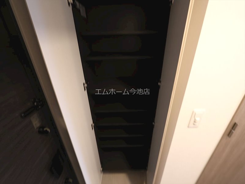 S-RESIDENCE黒川本通一丁目 玄関（シューズボックス完備）
