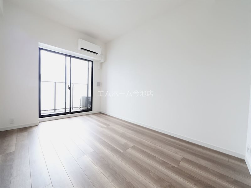 S-RESIDENCE黒川本通一丁目 洋室8.5帖　エアコン完備　バルコニーに面しています